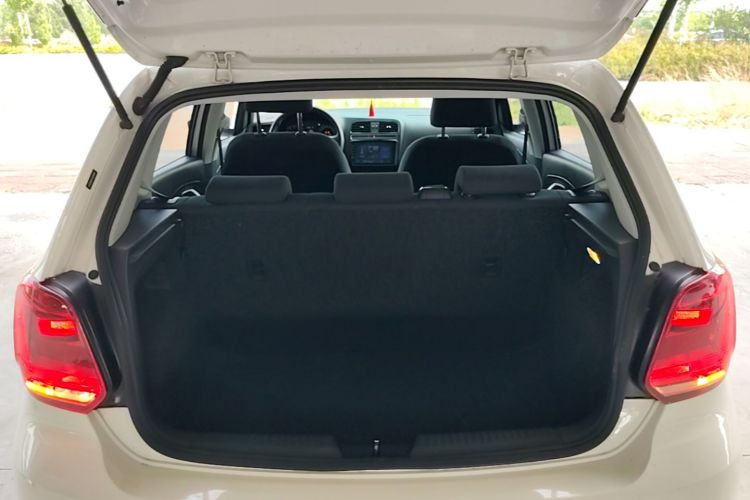 Volkswagen Polo 2017 car image #19