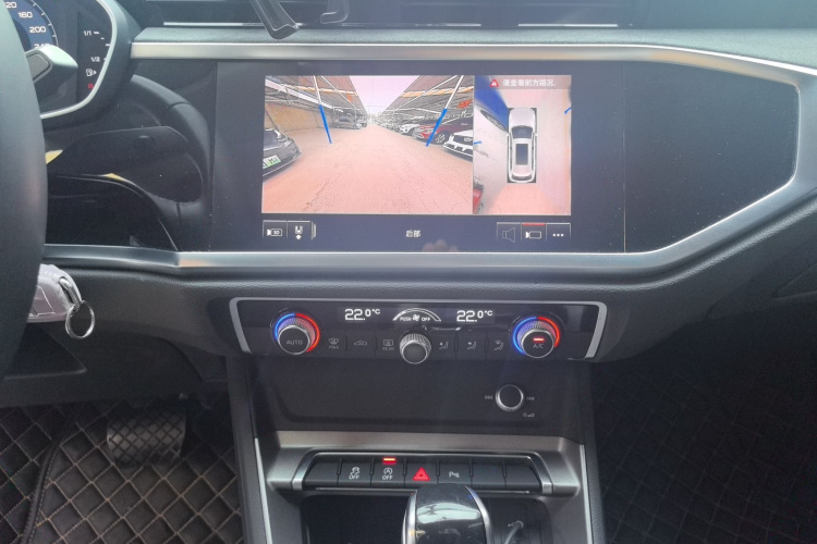 Audi Q3 2021 car image #16