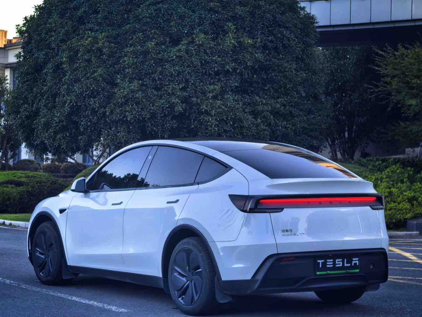 Tesla Model Y 2025 #9 Tesla Model Y 2025 car image #9