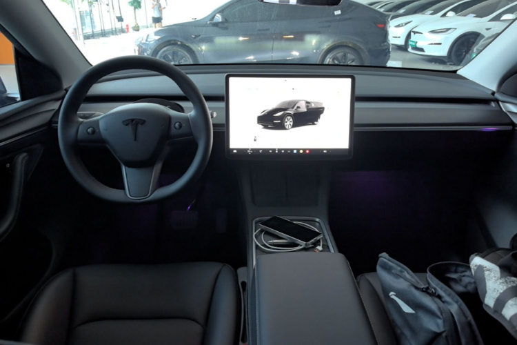 Tesla Model Y 2023 #10 Tesla Model Y 2023 car image #10