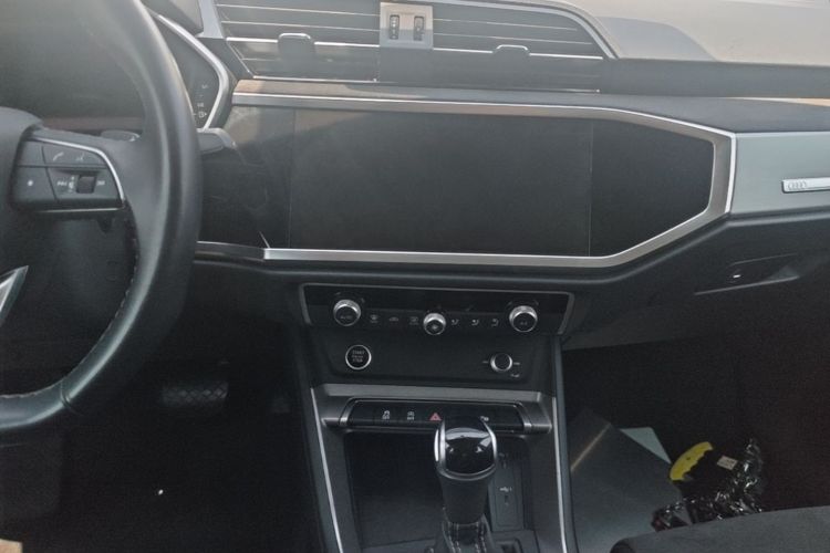 Audi Q3 2024 car image #13