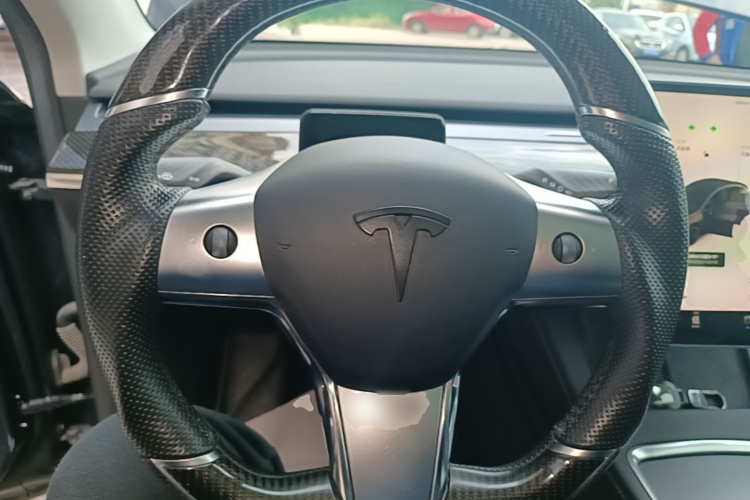 Tesla Model Y 2023 immagine di auto #11