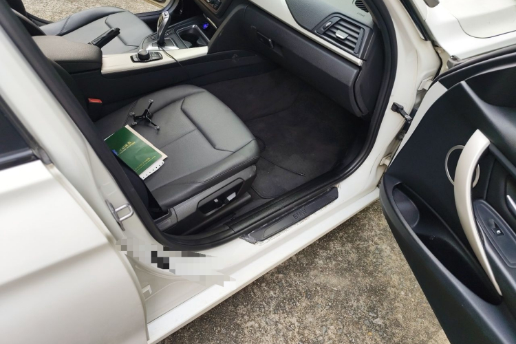 BMW 3 Series 2015 car image #25