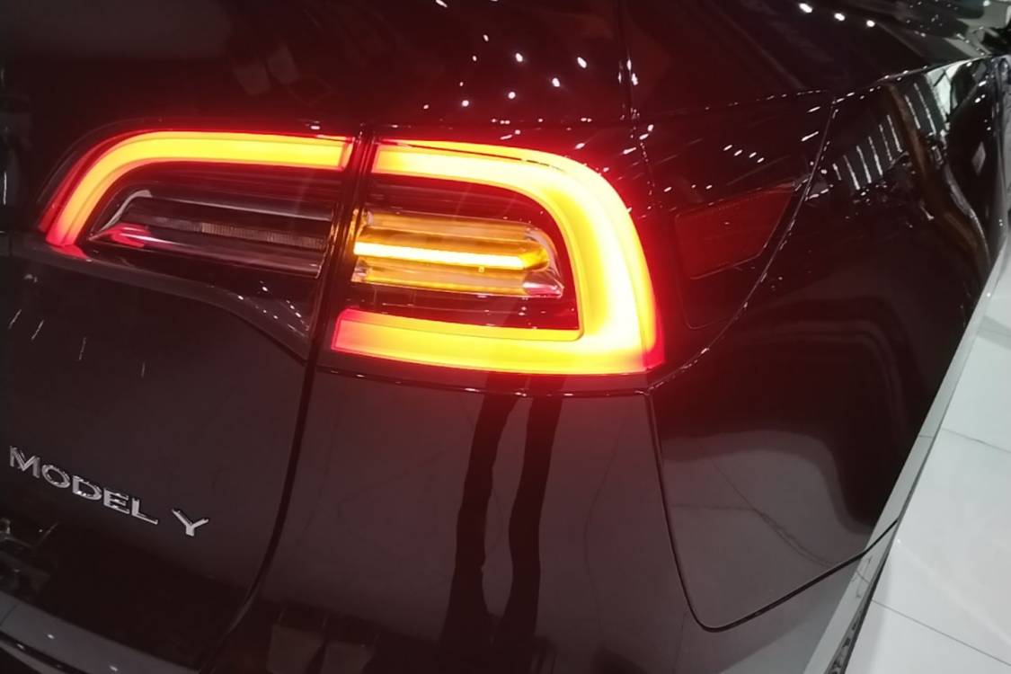 Tesla Model Y 2023 car image #7