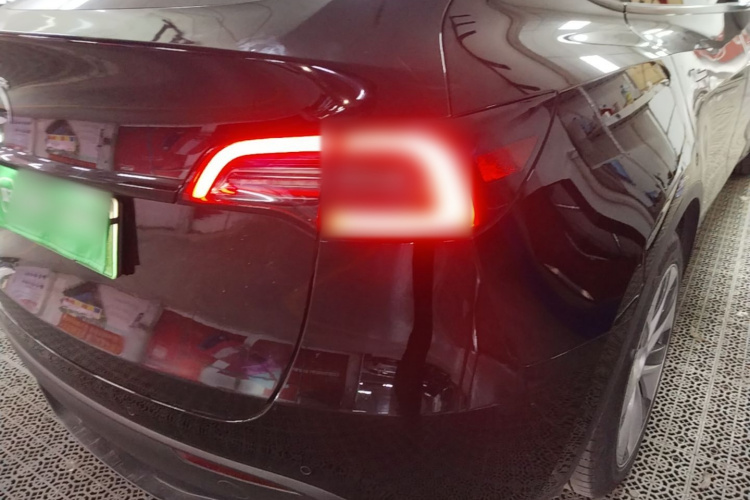 Tesla Model Y 2021 car image #8