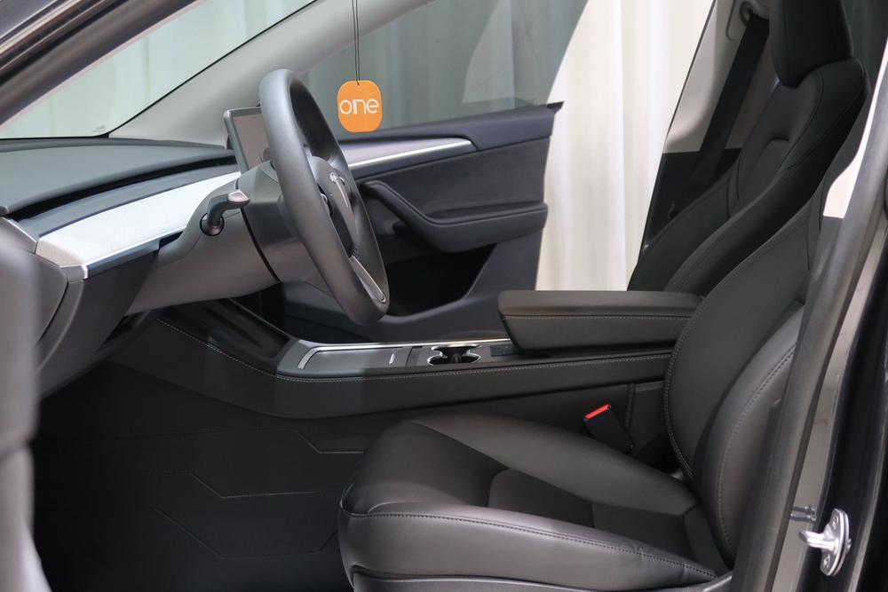 Tesla Model Y 2024 car image #14