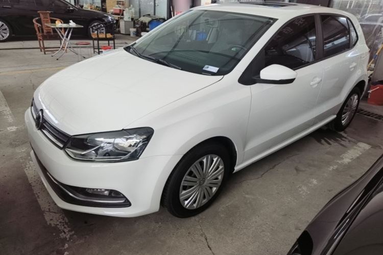 Volkswagen Polo 2018 car image #2
