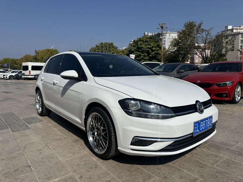 Volkswagen Golf 2020 car image #2