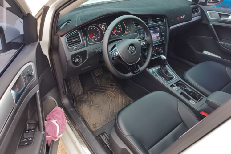 Volkswagen Golf 2018 car image #16