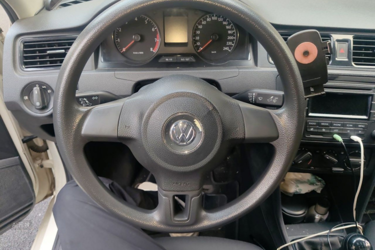 Volkswagen Santana 2015 car image #12