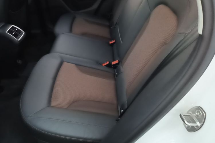 Audi Q3 2019 car image #13