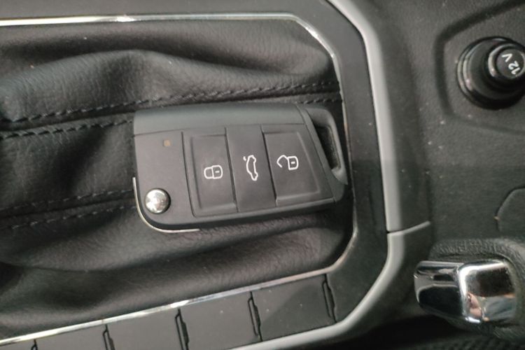 Volkswagen Polo 2021 car image #9