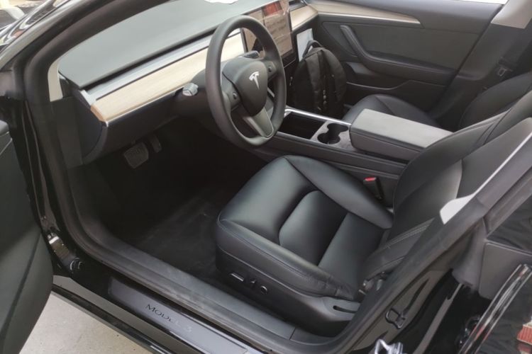 Tesla Model 3 2023 car image #15