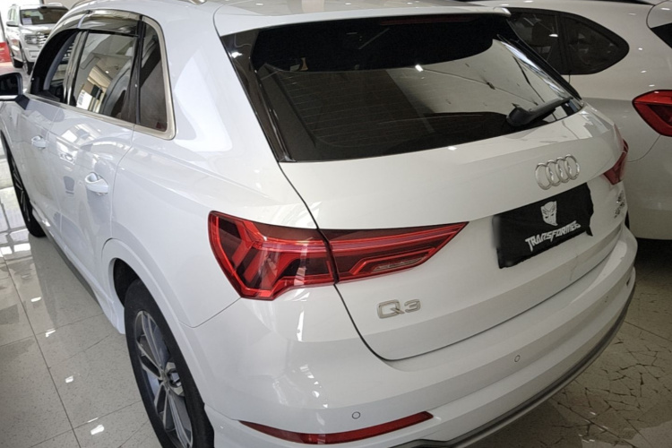 Audi Q3 2021 car image #6