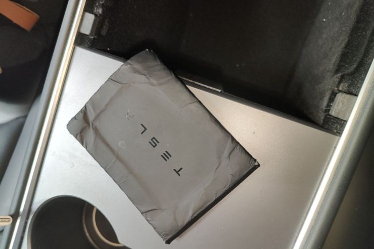 Tesla Model 3 2022 car image #9
