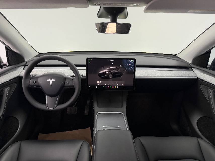 Tesla Model Y 2023 #4 Tesla Model Y 2023 car image #4