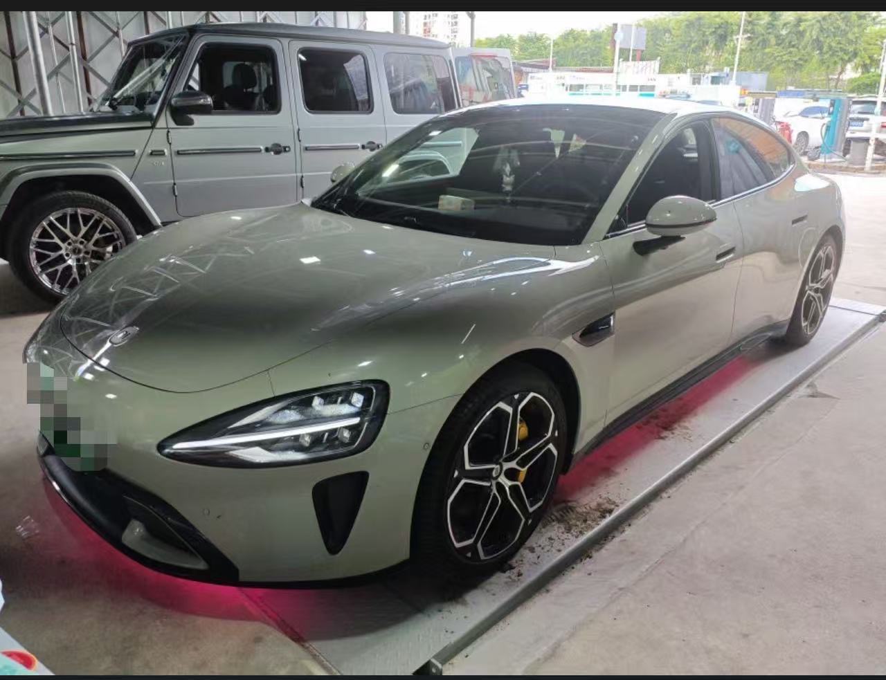 MI SU7 2025 immagine di auto 