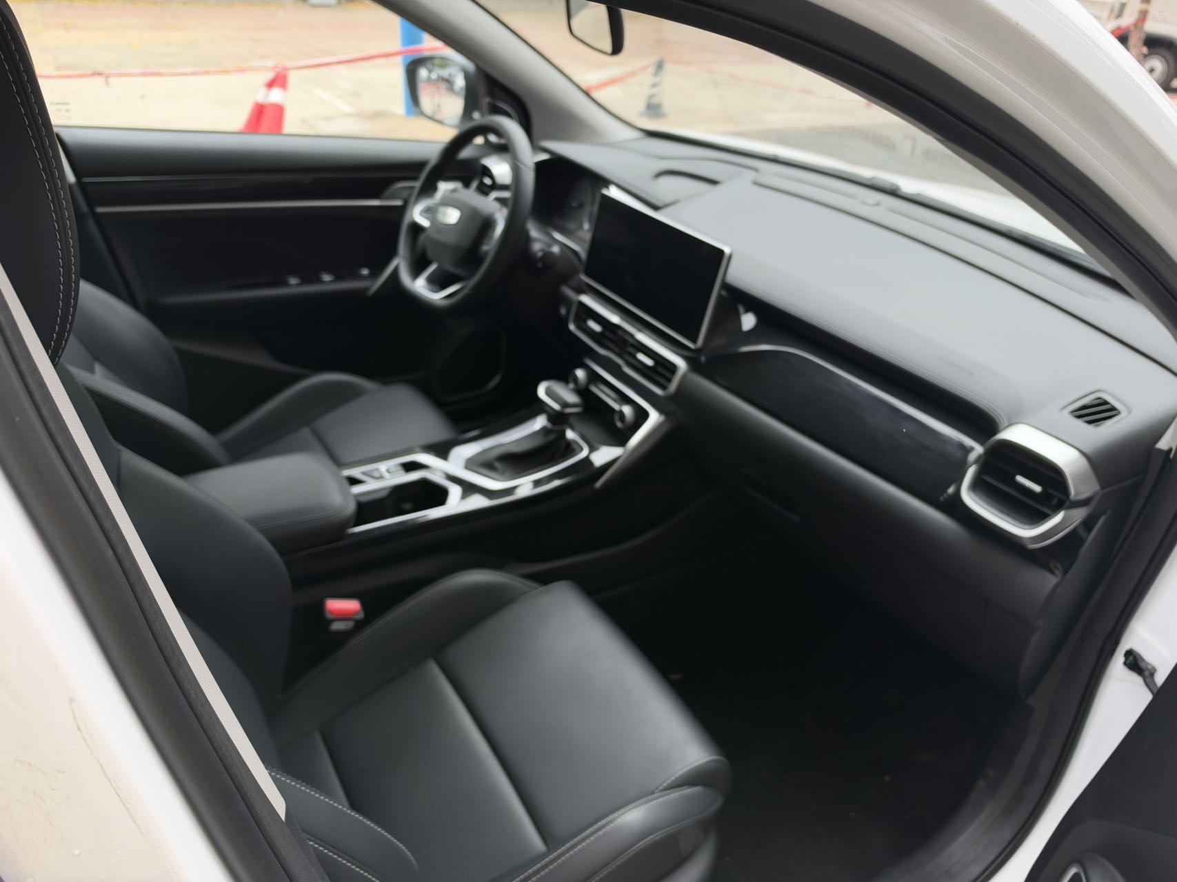 GEELY Coolray 2025 #7 GEELY Coolray 2025 immagine di auto #7