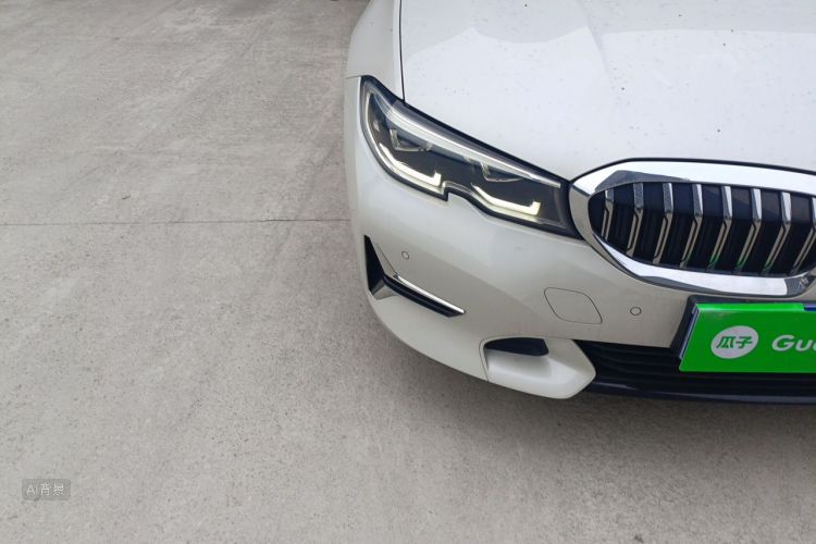 BMW 3 Series 2019 car image #8