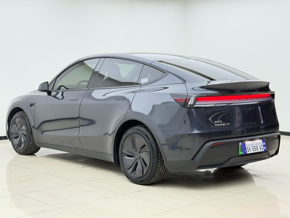 Tesla Model Y 2025 #4 Tesla Model Y 2025 car image #4