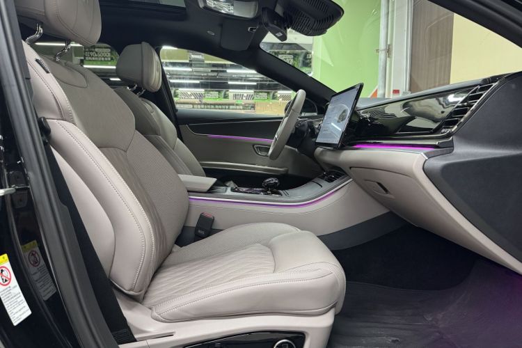 BYD Han 2025 car image #11