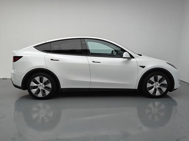 Tesla Model Y 2021 #9 Tesla Model Y 2021 car image #9