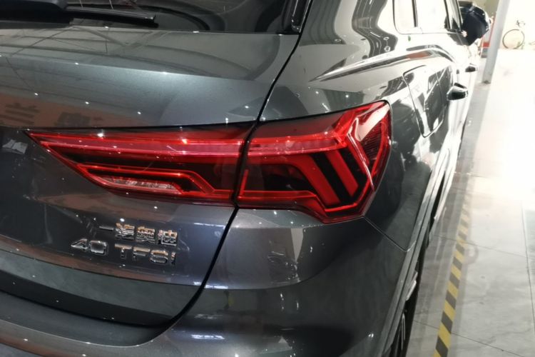 Audi Q3 2020 car image #8