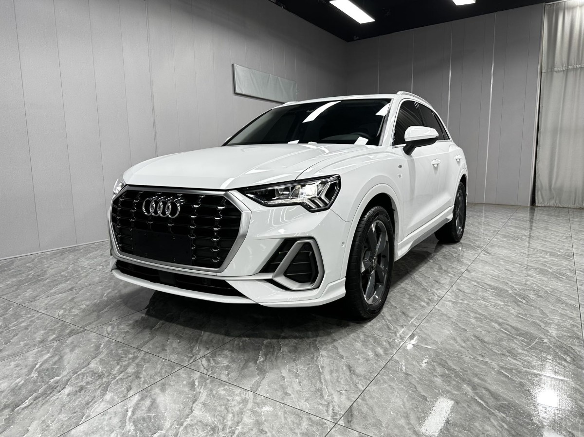 Audi Q3 2022 car image 