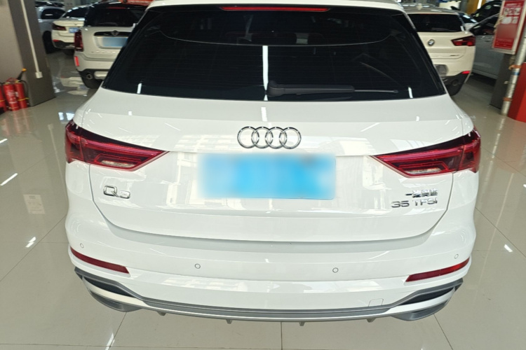 Audi Q3 2023 car image #4