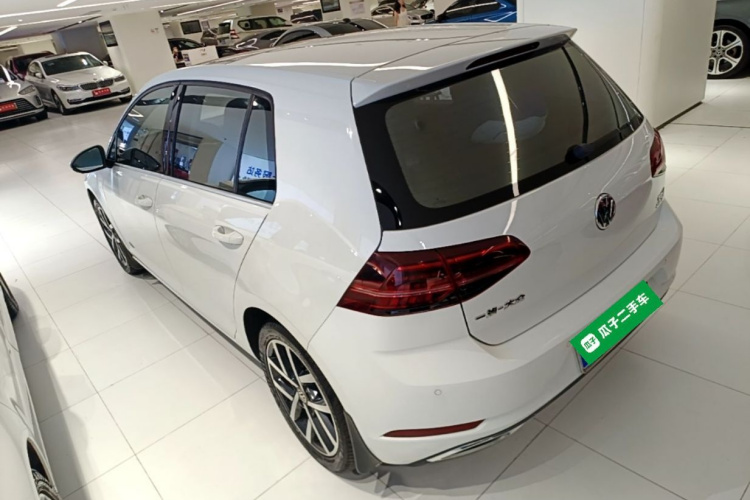 Volkswagen Golf 2018 car image #5