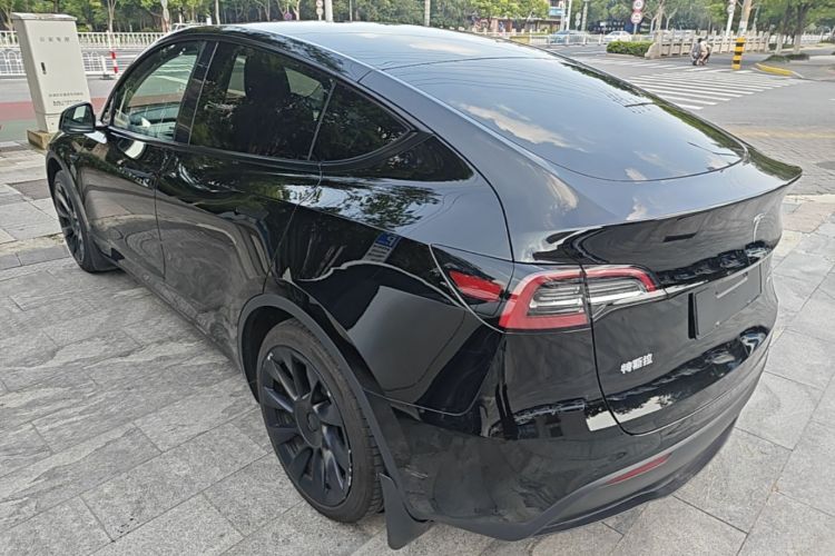 Tesla Model Y 2024 immagine di auto #5