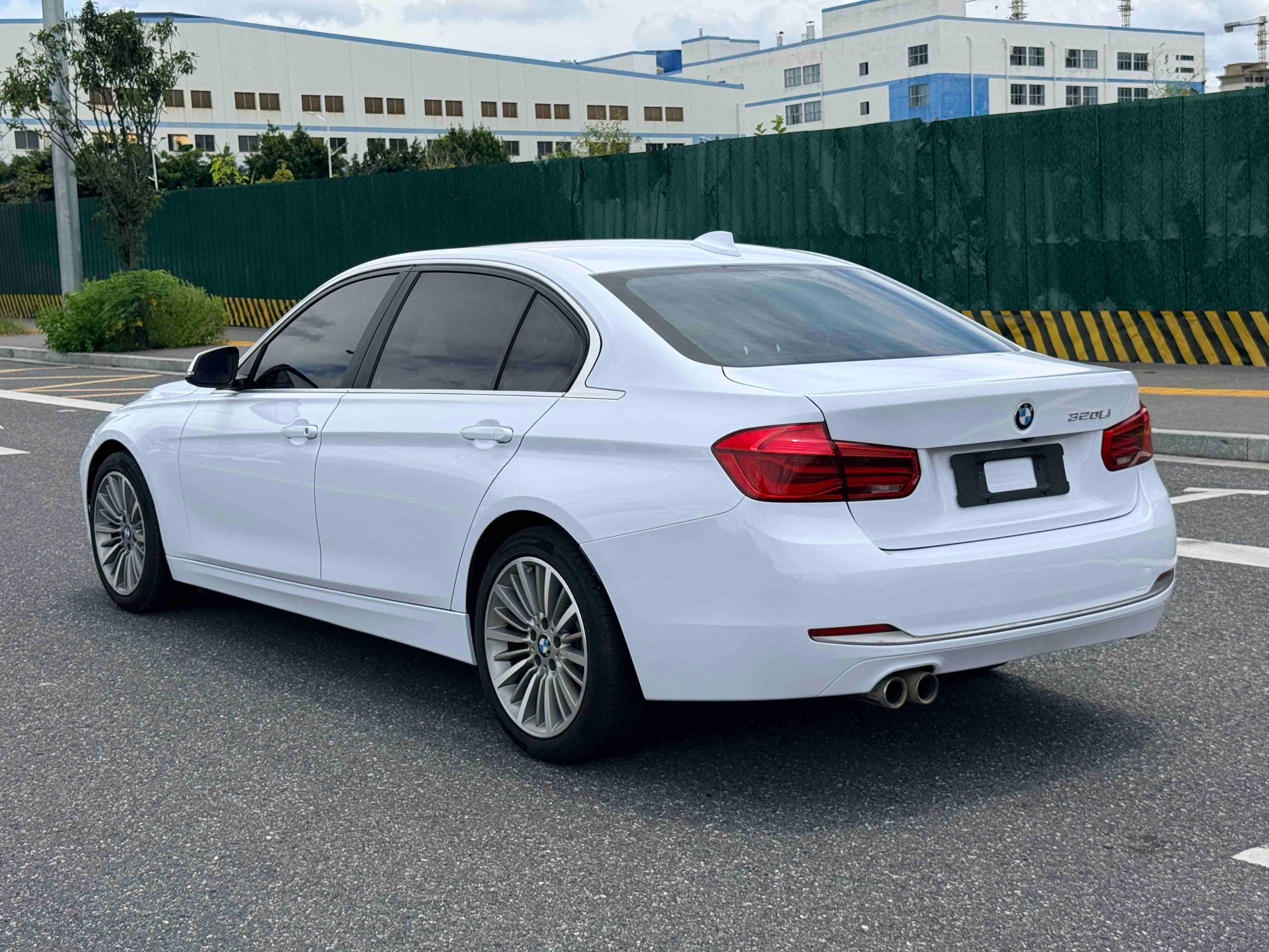 BMW 3 Series 2018 car image #9