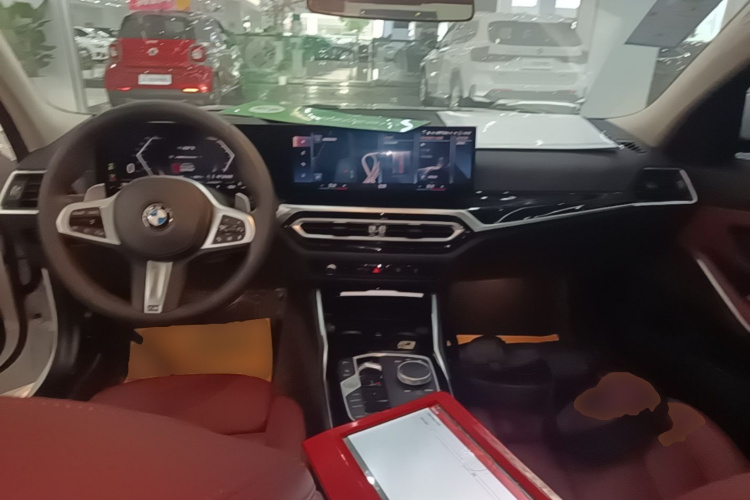 BMW 3 Series 2023 #11 BMW 3 Series 2023 صورة سيارة #11