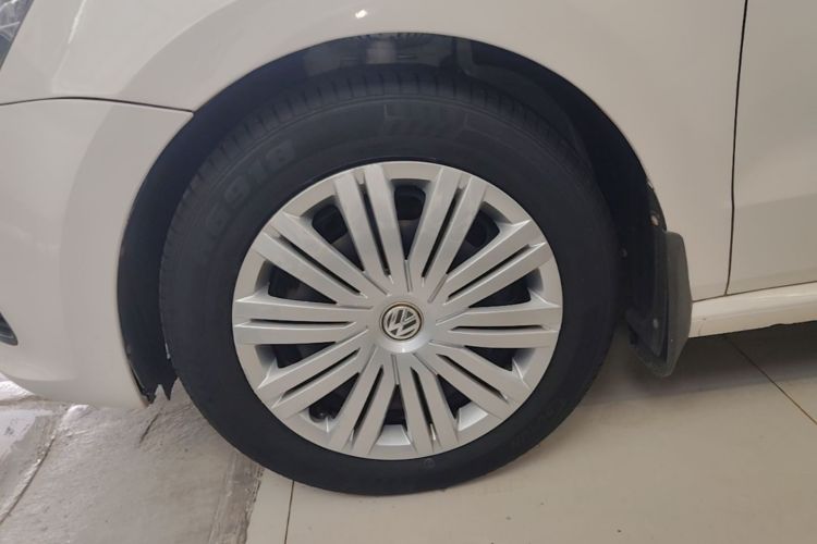 Volkswagen Polo 2018 car image #9