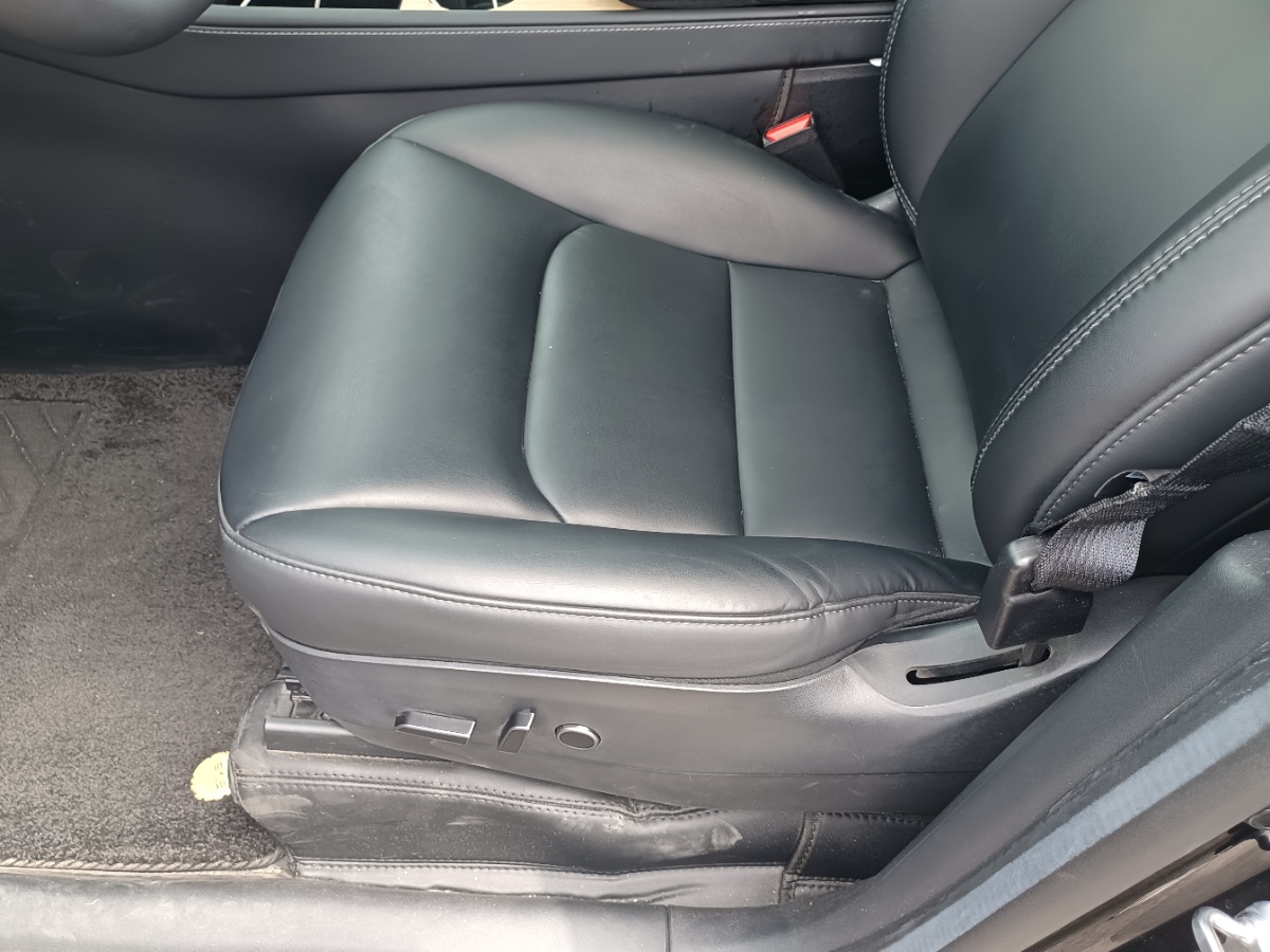 Tesla Model Y 2023 #2 Tesla Model Y 2023 car image #2
