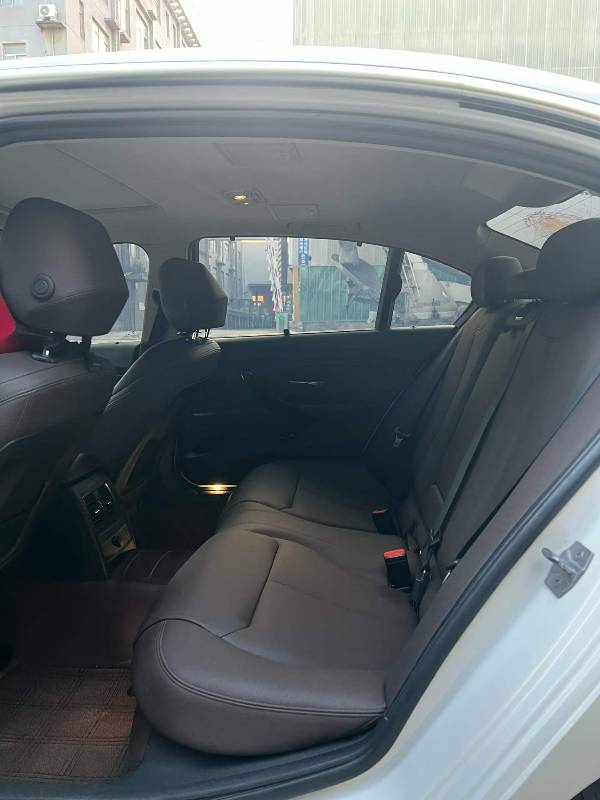 BMW 3 Series 2018 #8 BMW 3 Series 2018 car image #8