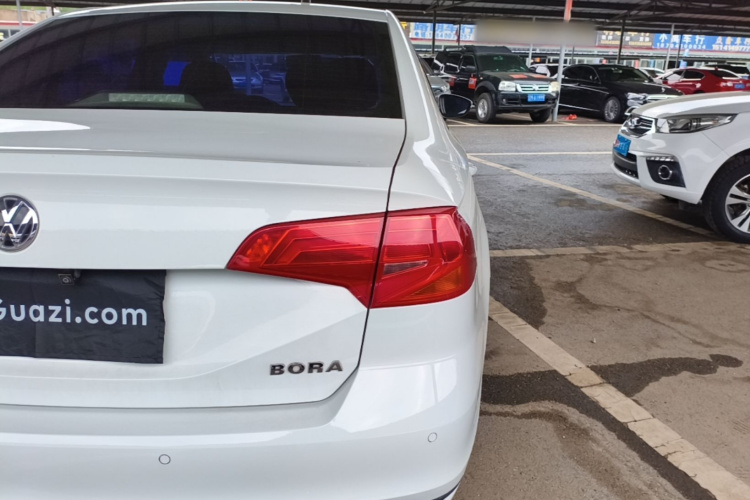 Volkswagen Bora 2017 car image #8