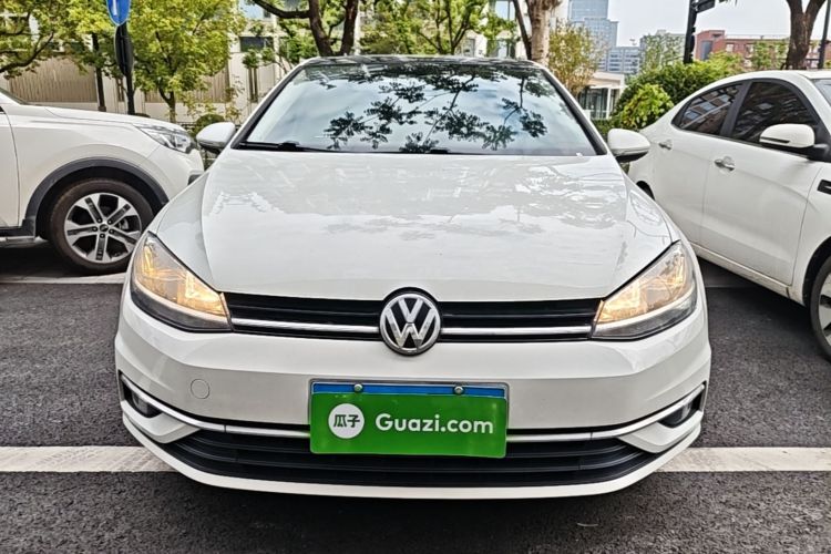 Volkswagen Golf 2019 car image #3