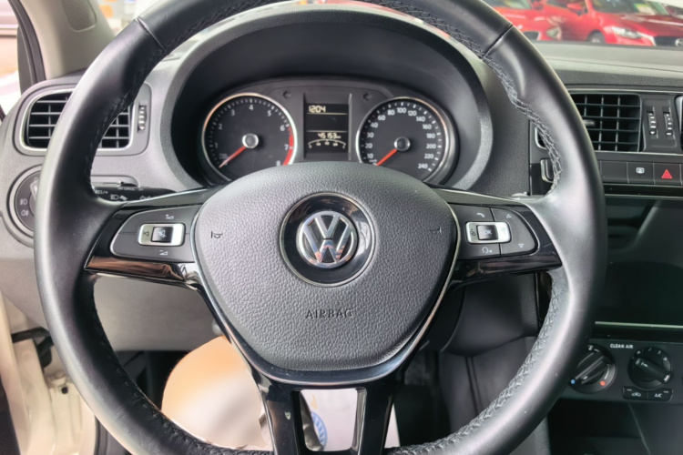 Volkswagen Polo 2019 car image #11