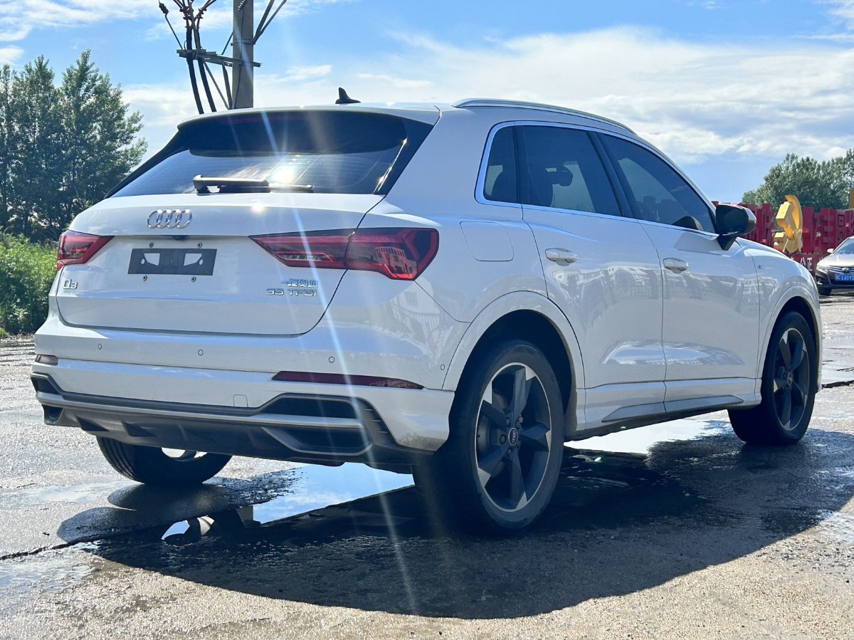 Audi Q3 2022 car image #4