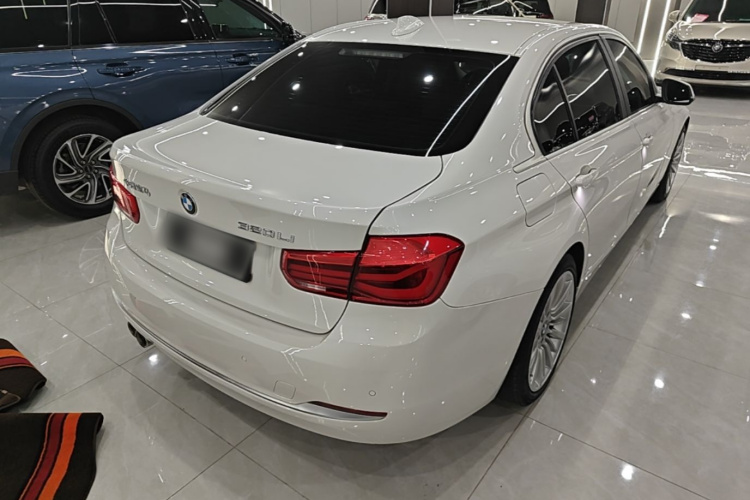 BMW 3 Series 2018 #7 BMW 3 Series 2018 car image #7