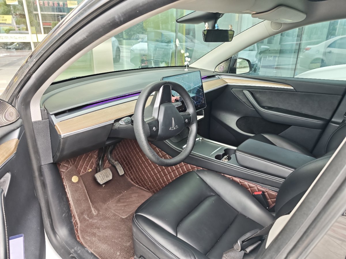 Tesla Model Y 2021 car image #2