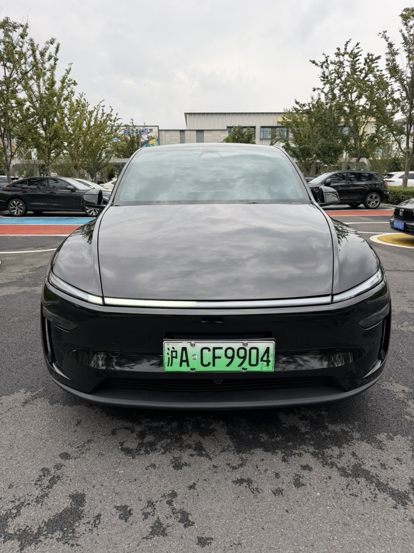 Tesla Model Y 2026 car image #2