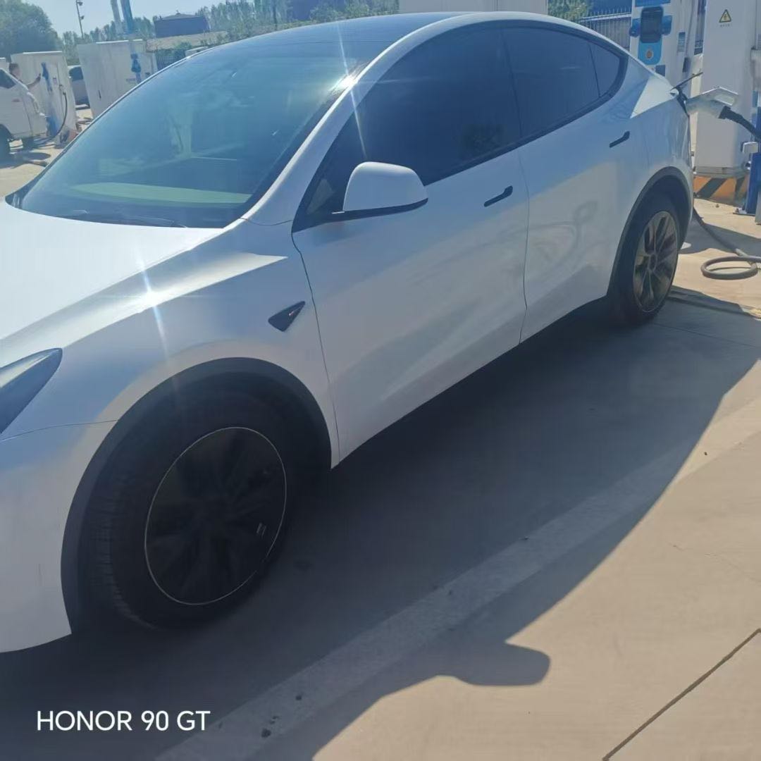 Tesla Model Y 2023 #4 Tesla Model Y 2023 car image #4
