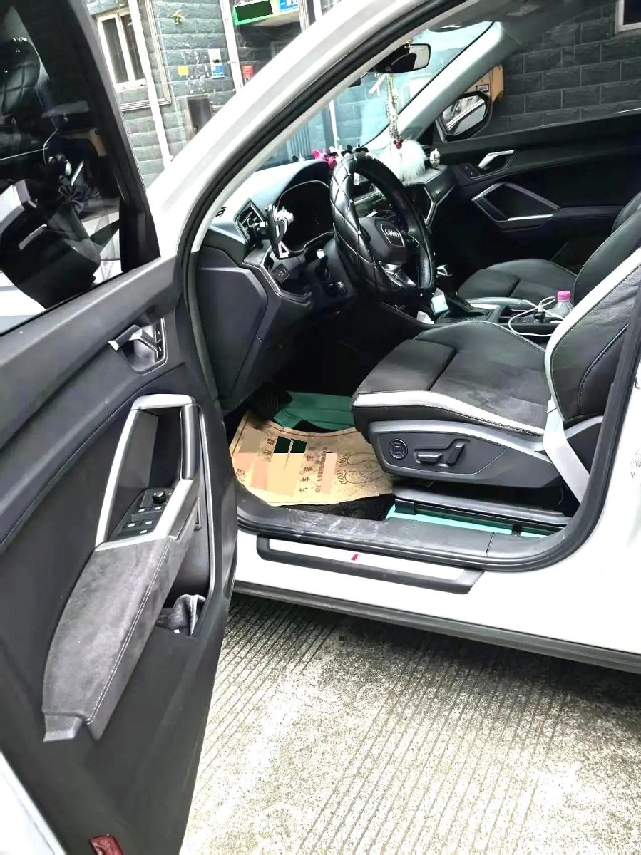 Audi Q3 2022 car image #6