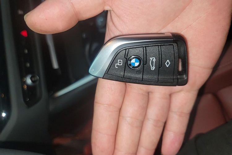 BMW 3 Series 2024 car image #9
