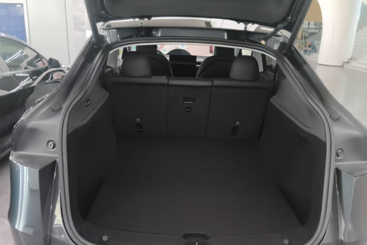 Tesla Model Y 2025 #19 Tesla Model Y 2025 car image #19