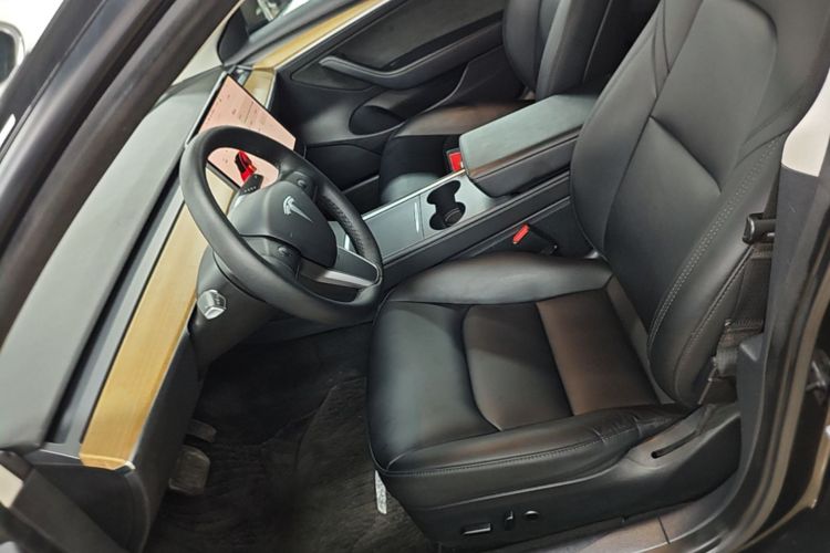 Tesla Model 3 2023 car image #19