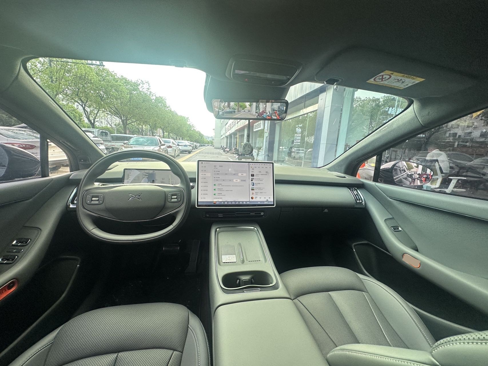 Xpeng P7+ 2025 car image #4