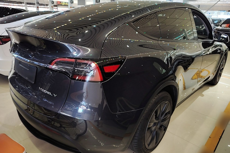 Tesla Model Y 2024 #7 Tesla Model Y 2024 car image #7